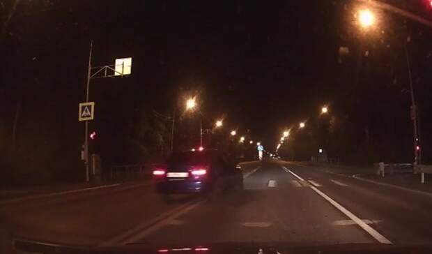 В Тюмени сотрудники ГИБДД разыскали водителей, которые ездили на красный свет