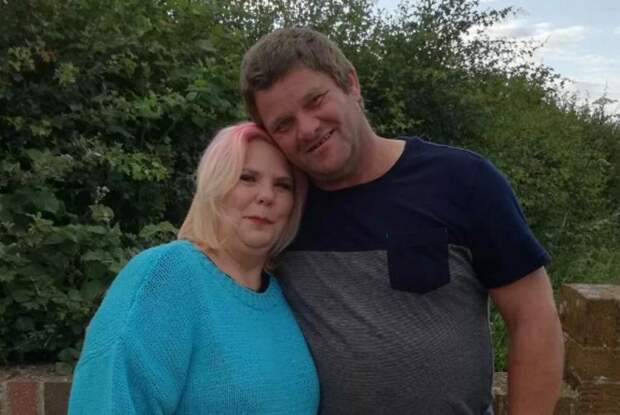 51-летняя женщина выходит замуж в пятый раз. Она так верит в любовь, что снова устраивает пышную свадебную церемонию