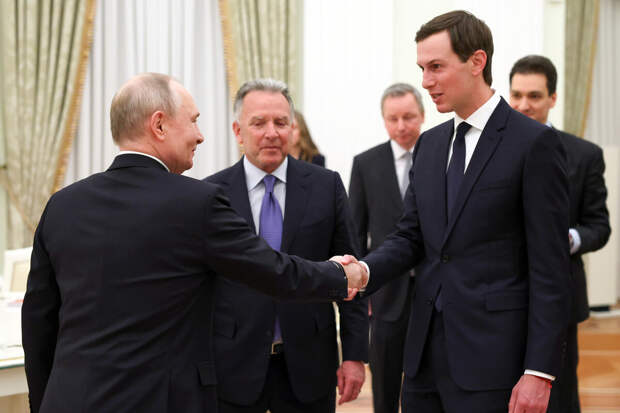 Зять Трампа надел на встречу с Путиным красную нить на удачу и "умное кольцо"