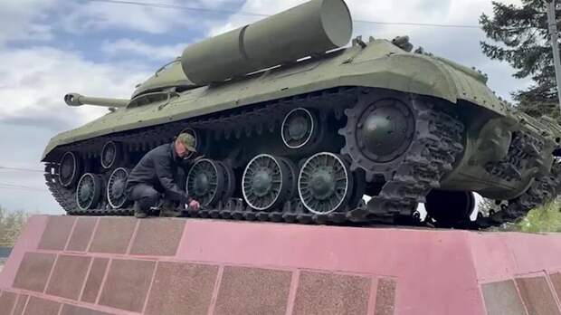 Бойцы восстановили более 80 памятников героям Великой Отечественной войны в ДНР
