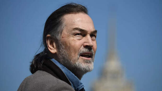 Никас Сафронов заявил, что хочет написать портрет Путина