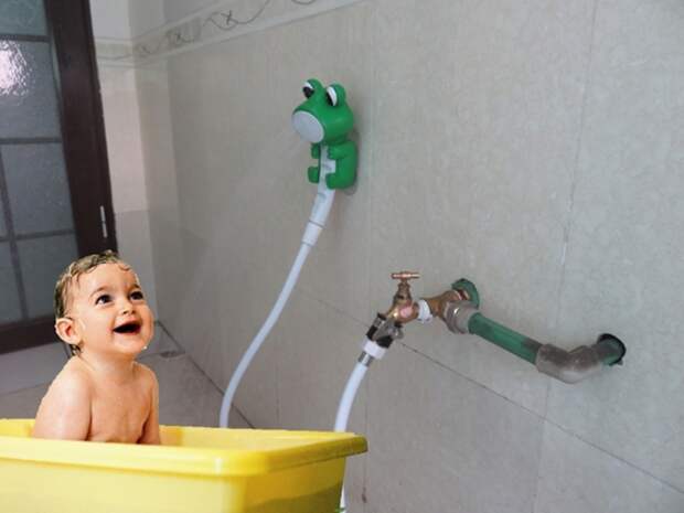 С такой насадкой мыть ребенка будет намного удобней. /Фото: i0.wp.com