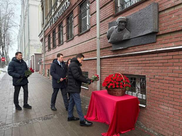 Памятную доску советскому хоккеисту Скворцову установили в Нижнем Новгороде