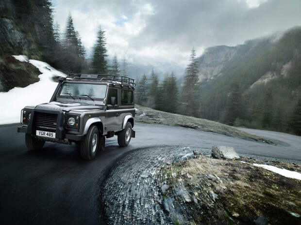 Land Rover Defender.