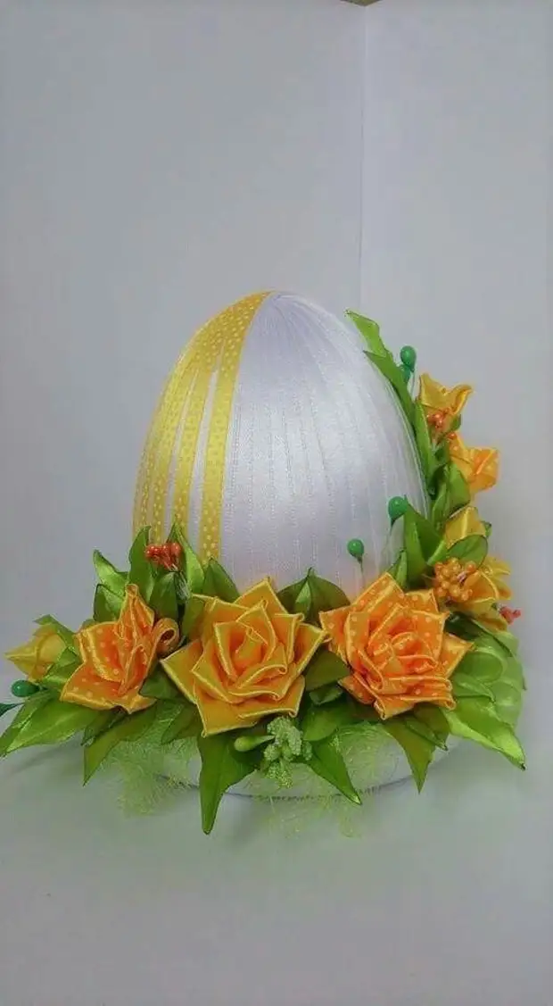 Пасхальное яйцо из атласных лент. Яйцо канзаши. Яйцо в стиле канзаши. Пасхальные яйца из атласных лент. Пасхальное яйцо канзаши.
