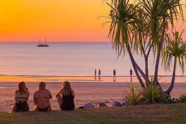 В Австралии представили план за $3 млрд по изучению загадочных шаров на пляжах