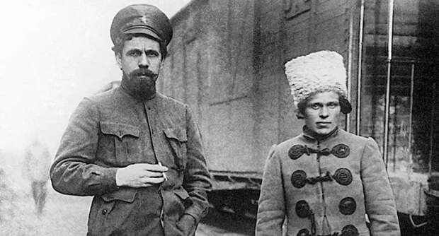 Махно и Дыбенко (фото из отрытых источников)