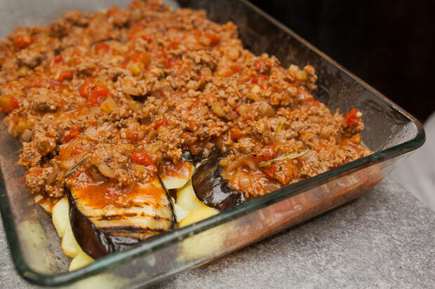 Рецепт мусаки по-гречески с баклажанами и мясом под соусом бешамель