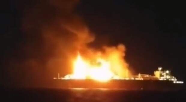 В Средиземном море загорелся предположительно принадлежащий России танкер-газовоз