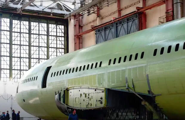 Сборка лайнеров Ил-96-300 выходит на плановый уровень, а серийный выпуск МС-21 откладывается на 2 года