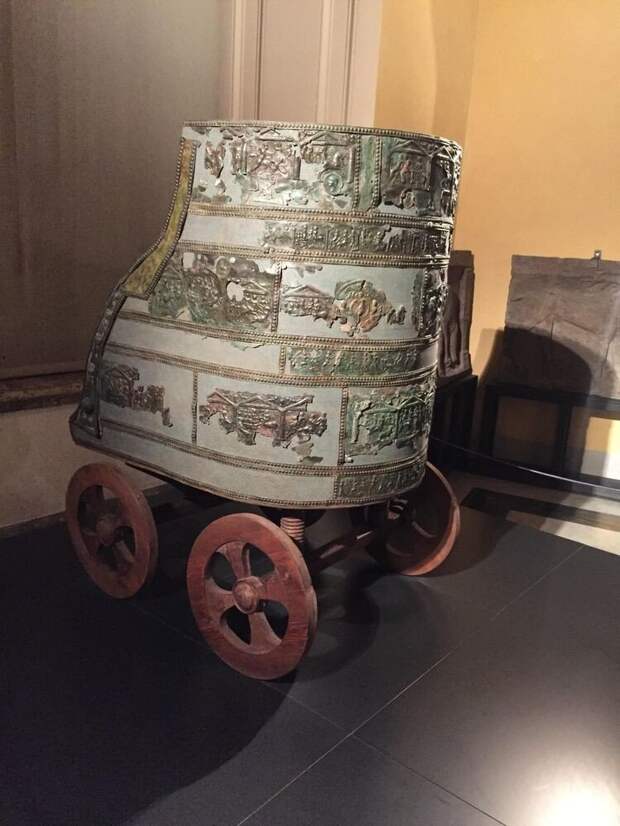 Отреставрированная римская колесница, выставленная в Капитолийском музее Рима