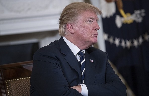 Трампа обольют бензином и сожгут вместе с американским флагом