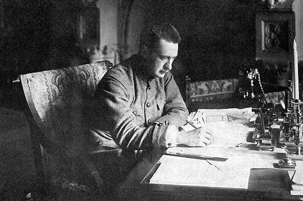 Александр Керенский в Петрограде, 21 августа 1917 года. Фото: РИА Новости
