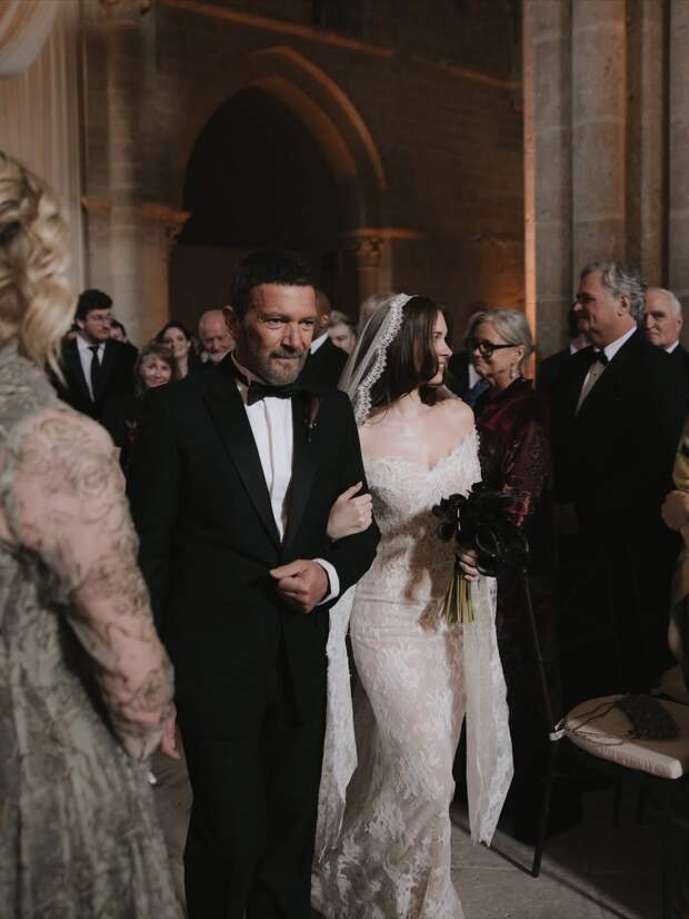 Дочь Антонио Бандераса и Мелани Гриффит показала фотографии со свадьбы