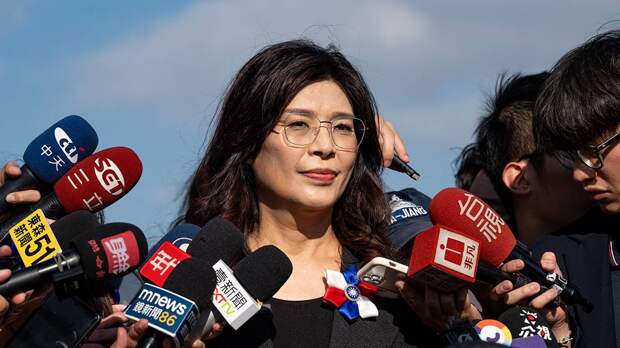 Глава тайваньской партии Гоминьдан впервые за 10 лет прибыла в Китай