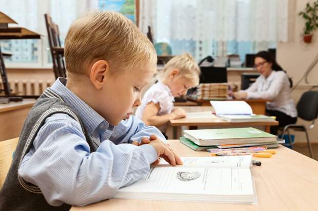 Орешкин заявил, что школьные домашние задания потеряли смысл из-за ИИ