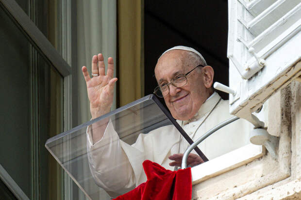 Папа Римский призвал молодежь отказаться от телефонов и взять жизнь в свои руки