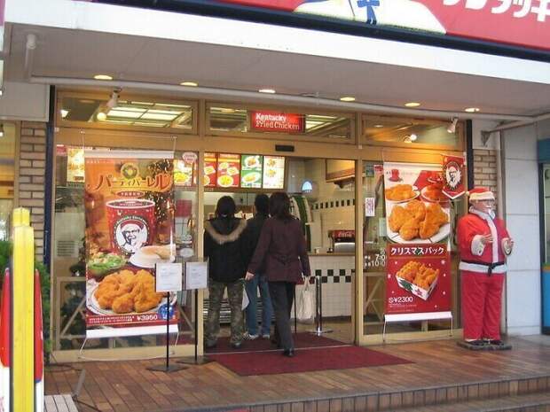Традиционный рождественский ужин в Японии - еда из KFC