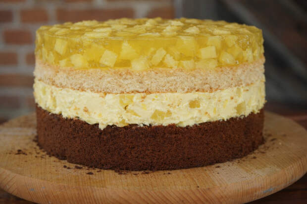 Кулинария>Ананасовый торт со сливками и желе!