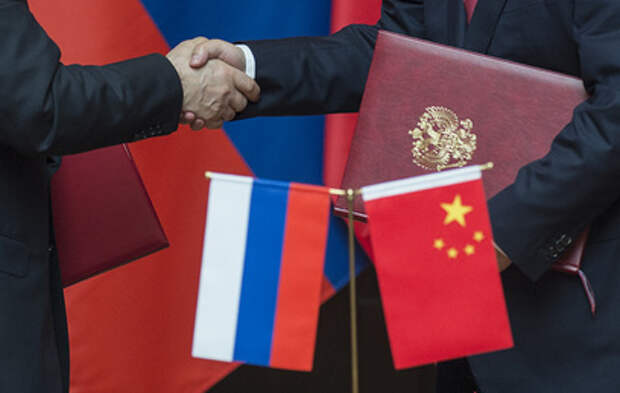 Профессор МГУ: США отрабатывают маневр против союза России и Китая