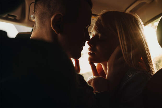 Стоматолог Каратаева: у детей поцелуи могут спровоцировать развитие кариеса