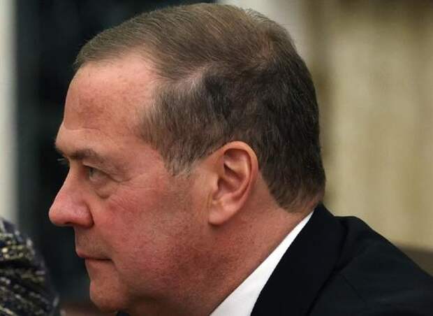 Медведев: равнодушие и нежелание помогать стране — внутренние враги России