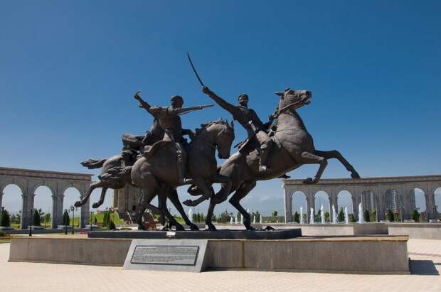 Памятник Дикой дивизии.jpg