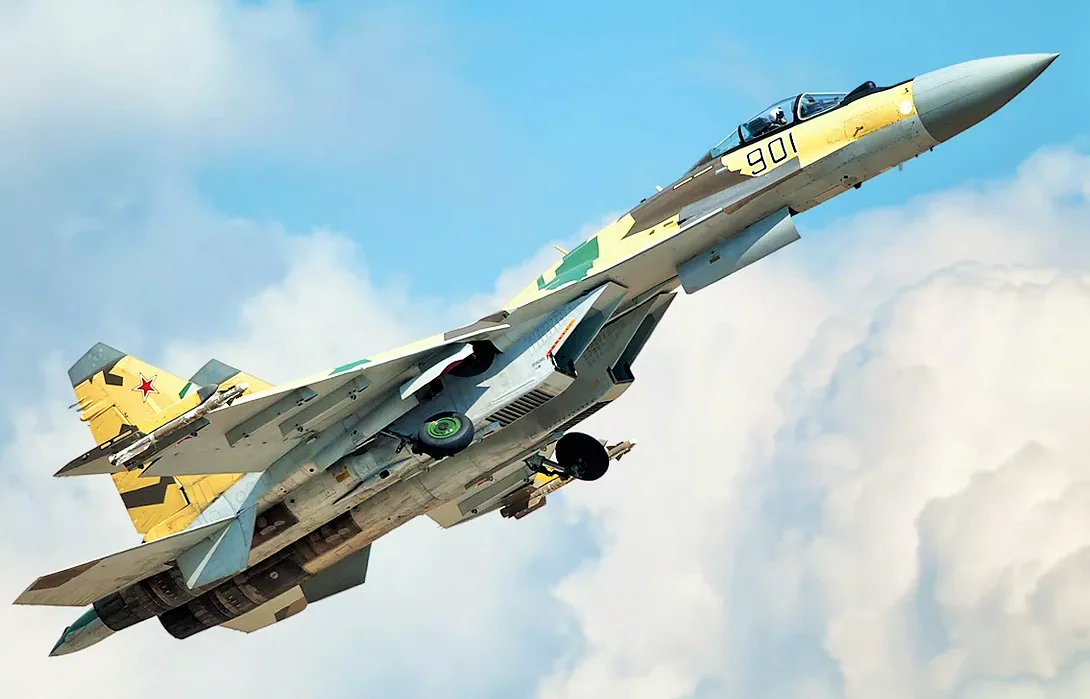 F-15EX против Су-35, противостояние в небе и на земле. Зачем американцы вернули военный заказ на истребители "4-го" поколения.