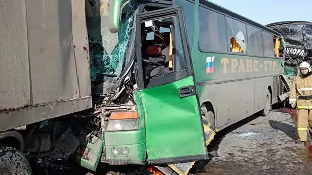 В Калмыкии шесть человек пострадали в ДТП с двумя автобусами