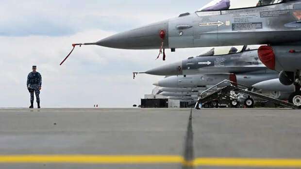 The Economist: Первая партия полученных Украиной истребителей F-16 оказалась больше, чем сообщалось