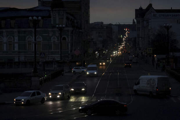 "Укрэнерго": нынешние отключения света могут продлиться на Украине до августа