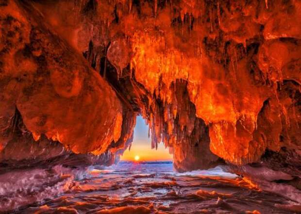Ледяное царство Ольхонских пещер