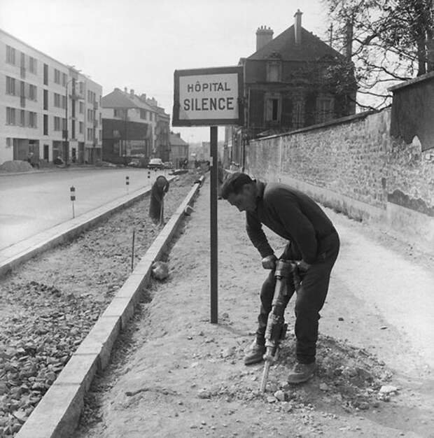 Юмористические уличные фотографии 1950-х годов Рене Мальтета (35 фото)