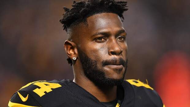 Antonio Brown on the field for the Steelers.
