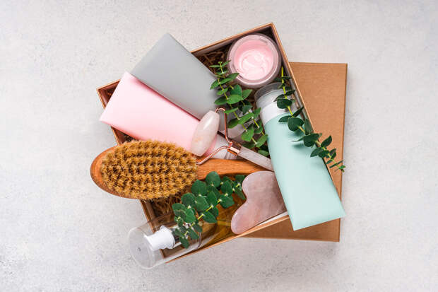 Одежда и парфюмерия стали самыми популярными поставками в период праздников