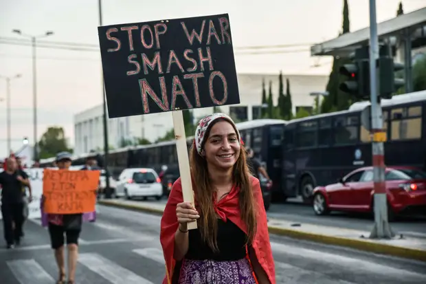 Протестующие в Барселоне потребовали распустить НАТО