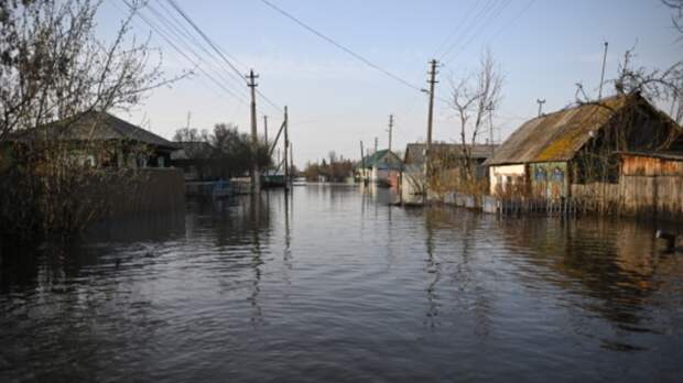 За сутки в ХМАО паводок подтопил 159 участков и 6 домов