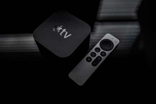 Apple TV с пультом