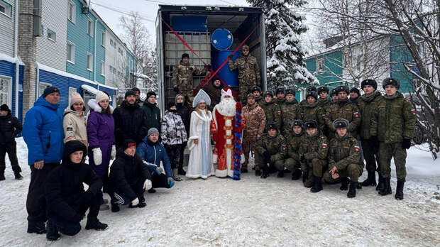 «После этого мы захватим кухню»: как женщины из Ханты-Мансийска помогают бойцам СВО и везут на передовую Новый год