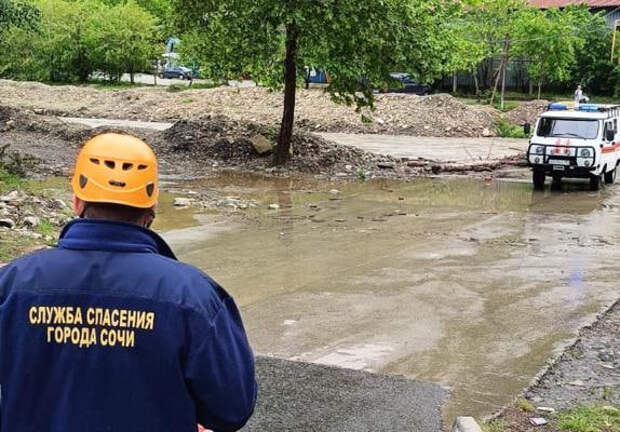 В Сочи жители оказались отрезаны от города в связи с подъёмом воды в реке Мацеста