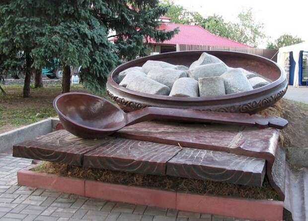 Пам’ятник галушці (Полтава)