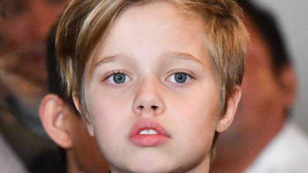 Дочь Анджелины Джоли и Брэда Питта отказалась использовать фамилию отца