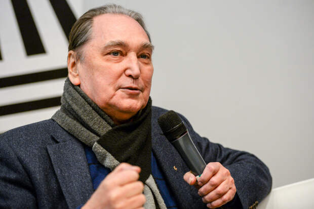 «Тяжело было только первые 40 лет»: как красавец-актер сбегал с пар ради любимой и что скрывал от поклонниц