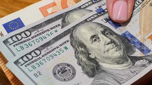 ЦБ намерен обеспечить сохранность счетов в долларах и евро на фоне санкций США