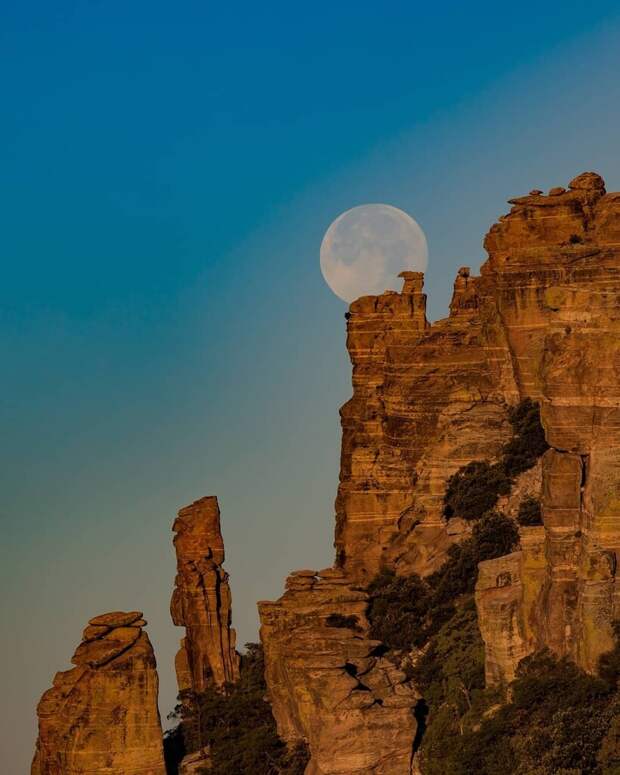 Блог - 14 великолепных работ фотографа, который охотится за Луной 14 великолепных работ фотографа, который охотится за Луной