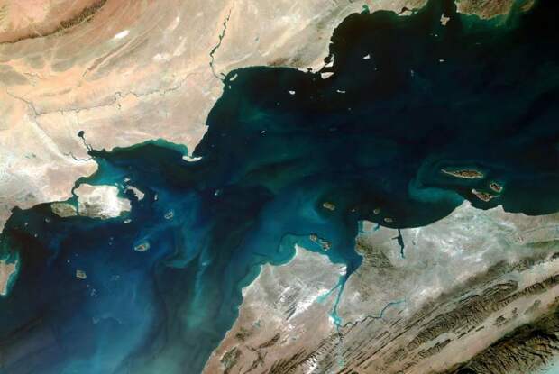 Трамп пригрозил остановить поставки вооружений Украине из-за Ормузского пролива