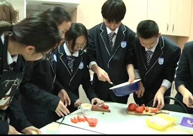 Ярославские и китайские школьники сразились в кулинарном мастерстве