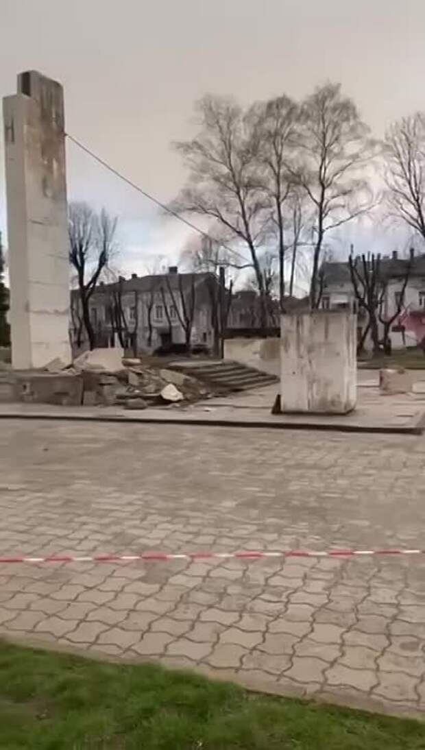 В Львовской области разрушили памятник-стелу советским воинам
На площади Рынок...