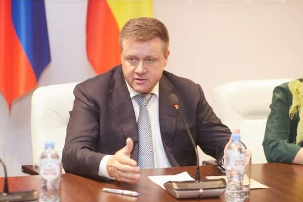 Николай Любимов задал вопросы о ремонте дорог главе администрации Захаровского района