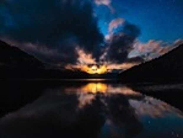 Завораживающее звездное небо Алтая / Фото: Роман и Татьяна Воробьевы